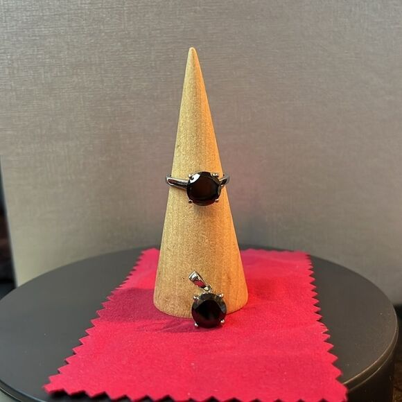 Thai Black Spinel Solitaire Ring and Pendant in Stainless Steel 9.10 ctw - Picture 7 of 14